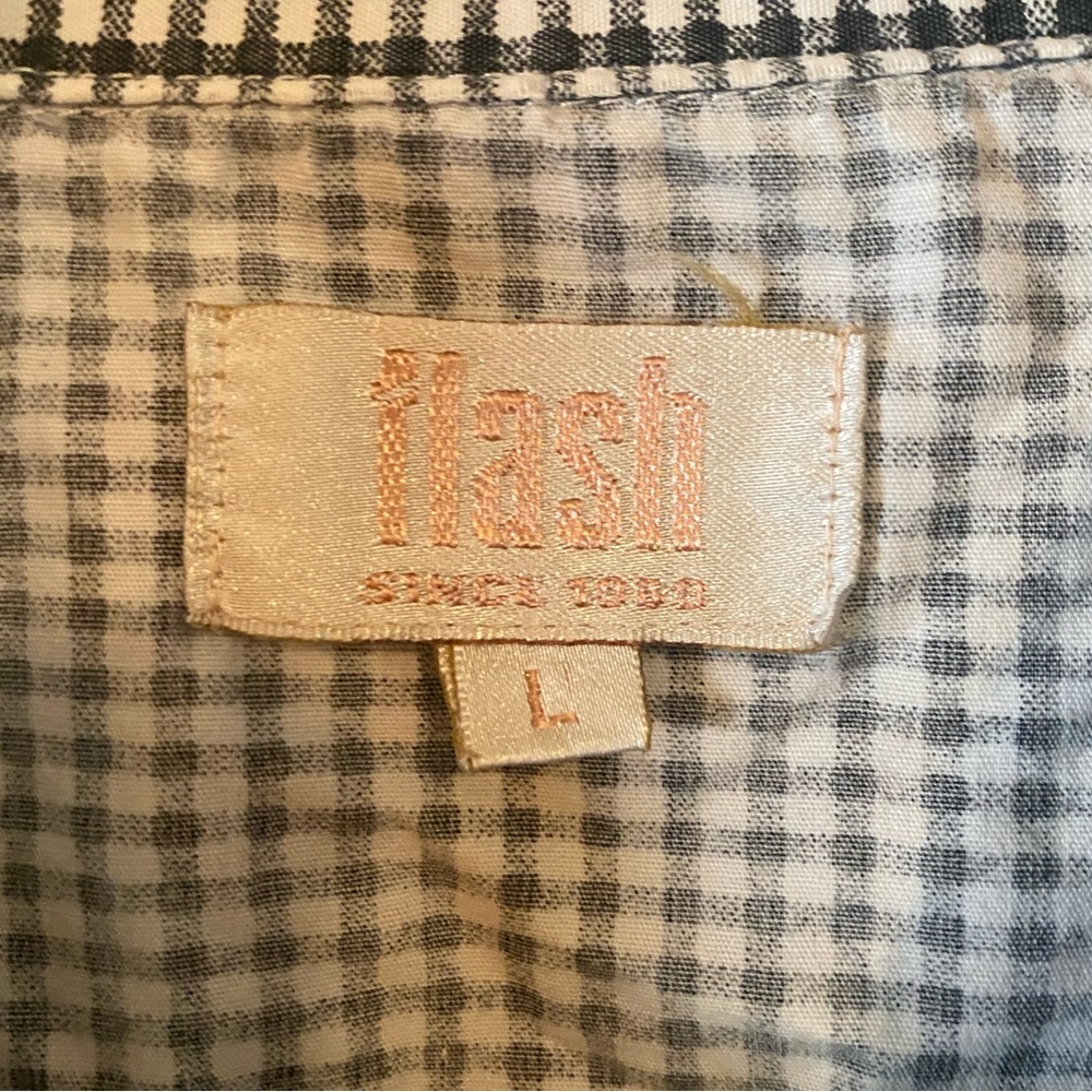 Cropped Button-Up Tank - Picture 2 of 3